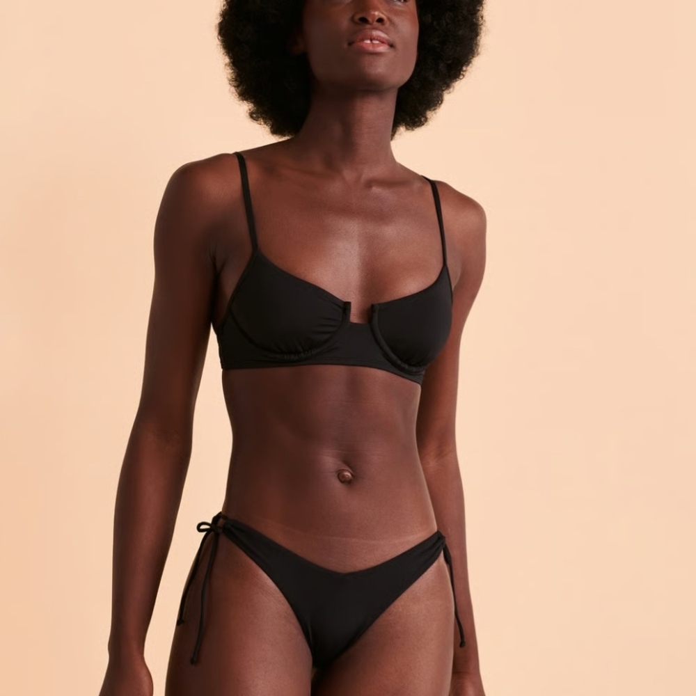 EXPEDITIONS Erika Plunge Bikini Top